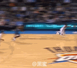 nba每日一囧:科比被小弟算计 加索尔篮球当足球耍