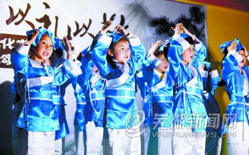 芜湖幼儿园举办孝文化节诗文歌颂会 传播孝道