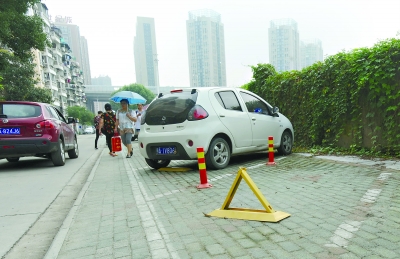 小区物业私画停车位收费 杨园街办事处动嘴不