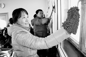 建设农场联合大学生志愿者到老年活动中心义务