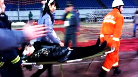 王菲重庆演唱会观众席垮塌 60余人受伤