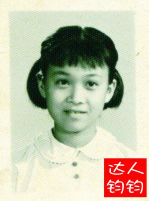 据悉那英就读于沈阳市二经二小学,她小时候的性格就