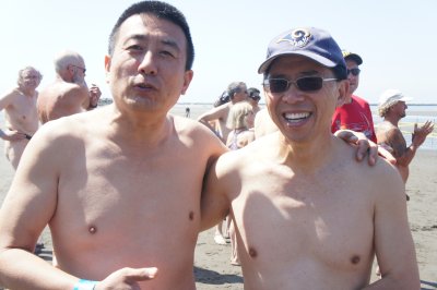 近百人参加加拿大“沉船湾裸跑”华裔也疯狂（图）