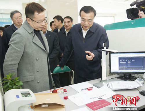 李克强考察小额贷款公司 鼓励提意见