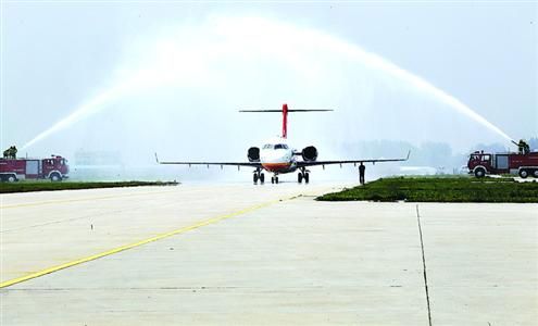 4月28日，国产　ARJ21飞机104架机完成在北美的自然结冰试验试飞，安全返回西安阎良中航工业试飞中心。