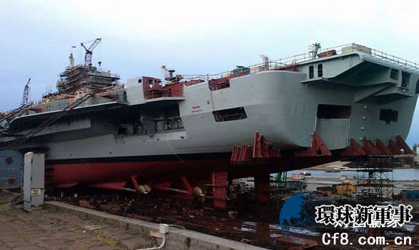 美军偷拍中国首艘十七号国产航母:建造进度惊