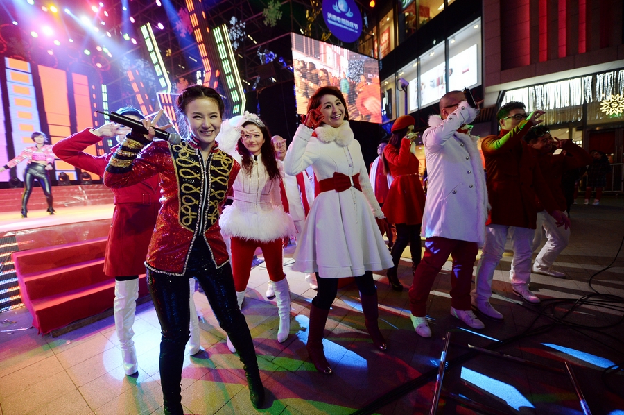 <em>济南</em>:迎接2015 <em>跨年</em>狂欢夜成全民狂欢盛宴 _频