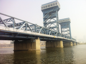海门大桥 国内开启跨度最大提升高度最高