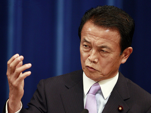 日本副首相麻生太郎参拜靖国神社