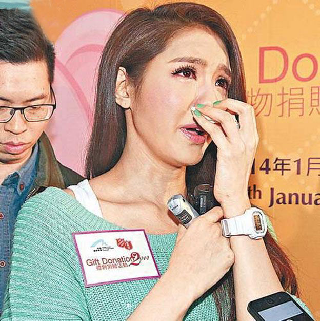 香港女歌手呼吁包容内地人 被网民骂哭[高清