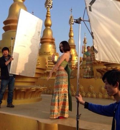 姚贝娜穿露脐裙装跳舞 大秀好身材(图)