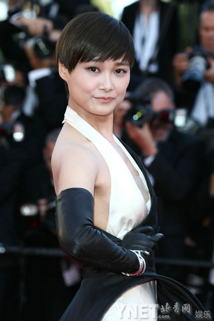 《小王子》戛纳首映 李宇春<em>黑白</em>裙霸气外露_西