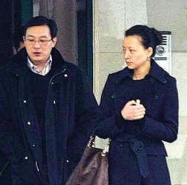 董卿被爆婚期将近 曾痛哭自揭为何难嫁(组图)