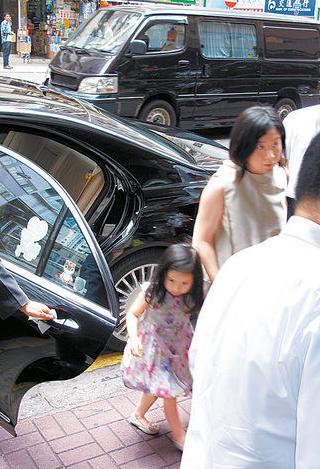 刘銮雄女友甘比被指怀男胎 获男友亲自照料
