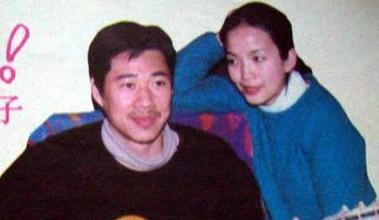 1991年,在张博宇两岁时,吕丽萍忍痛选择了与张丰毅离婚,儿子跟随她