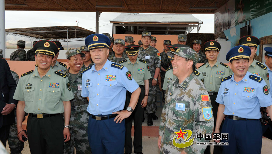 解放军副总参谋长马晓天率观摩团抵达胡占德市