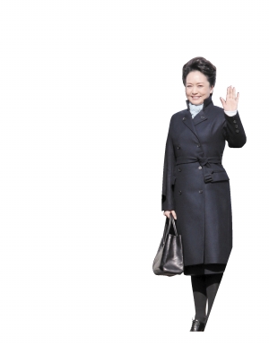 彭丽媛出访服装提包均为广货