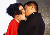 王菲李亚鹏微博暧昧“斗嘴” 网友：复婚吧