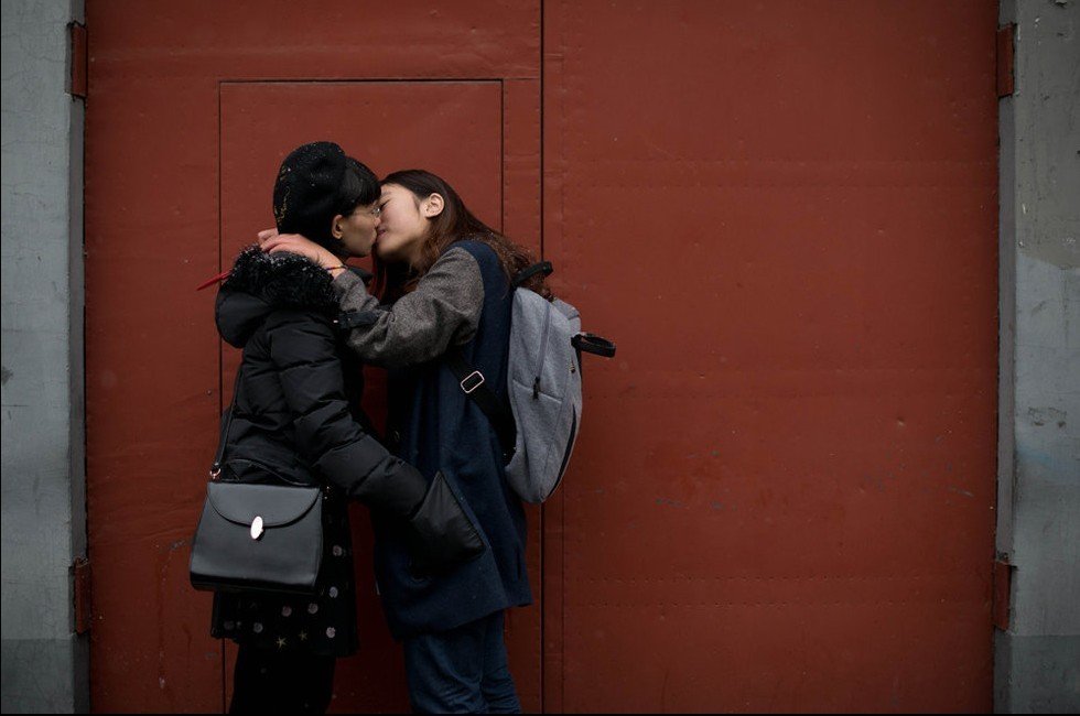 北京一对<em>女同性恋</em>注册结婚被拒_频道_凤凰网