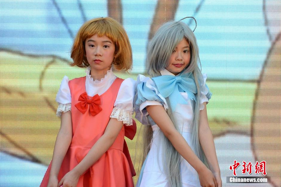 苏州小学生毕业晚会上演cosplay大戏