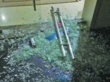 武汉一住宅楼玻璃门爆裂砸伤孕妇 物业表示不清楚