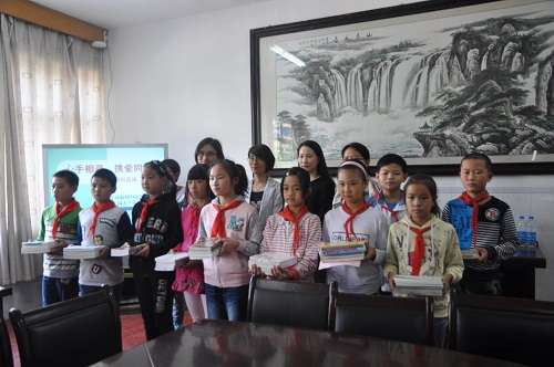 无锡新周刊爱心烘焙活动赠书仪式举行