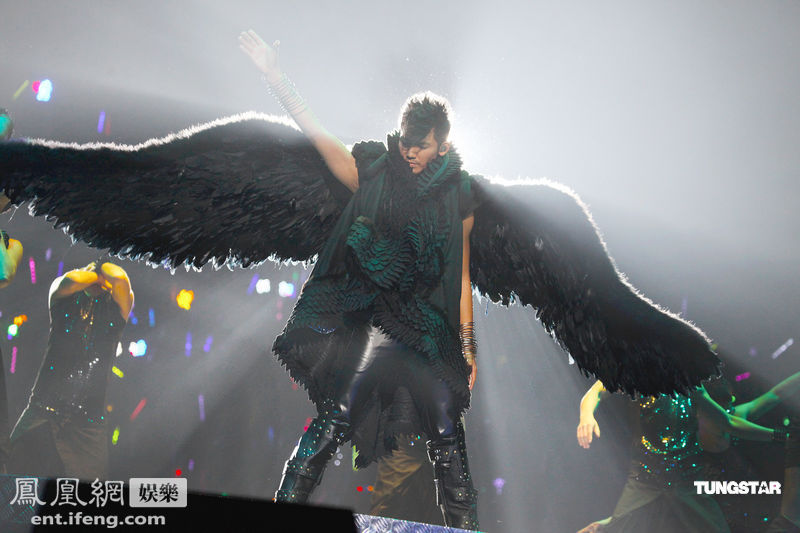 钟汉良广州热力开唱 众多粉丝疯狂捧场[高清大