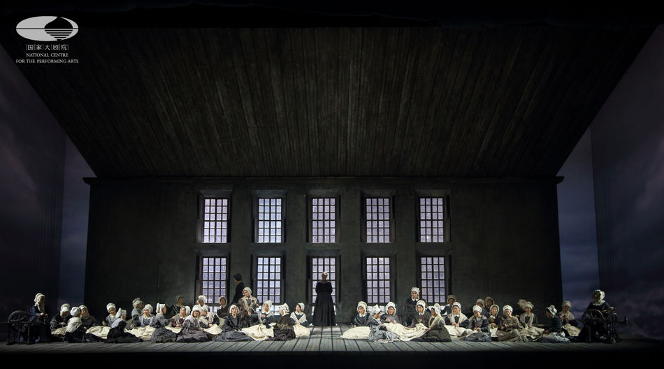 作为“国家大剧院歌剧节•2012”的开幕大戏，《漂泊的荷兰人》同时也是国家大剧院制作的第一部瓦格纳歌剧。2013年将是这位艺术巨人诞辰200周年，国家大剧院将以这部作品率先开启纪念瓦格纳的盛大序幕。