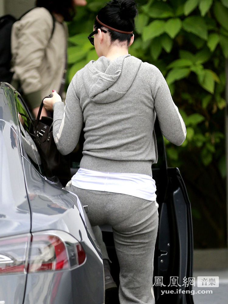 水果姐凯蒂-佩里肉臀露<em>内裤</em>痕