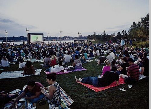 北海嘉年华文艺新玩法 海边仲夏夜的露天电影|嘉年华|文艺_凤凰音乐