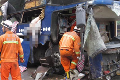 广东大客车侧翻致5死