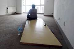 北京通州：近千村民砸门抢房