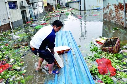 青岛胶南百年一遇暴雨纪实:水深一米半变汪洋
