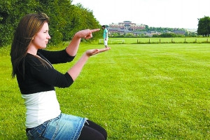 强迫透视错乱你的眼!趣味照片走红网络(组图)