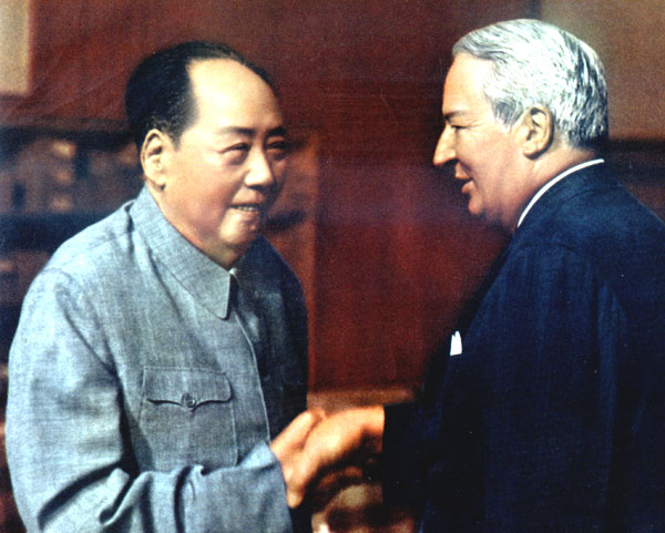 1974年5月会见英国首相希思。