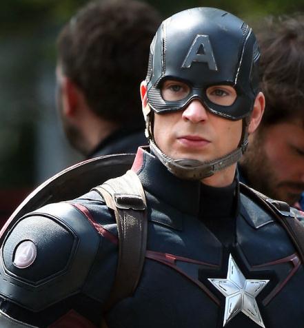 复仇者联盟2最新片场照曝光:真假美国队长欢乐