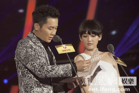 李晨获封最具收视号召力 陈乔恩现场邀合作