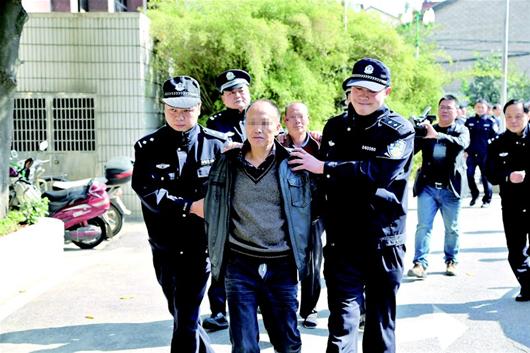 男子婚外情暴露伙同弟弟杀害情人丈夫 逃亡22