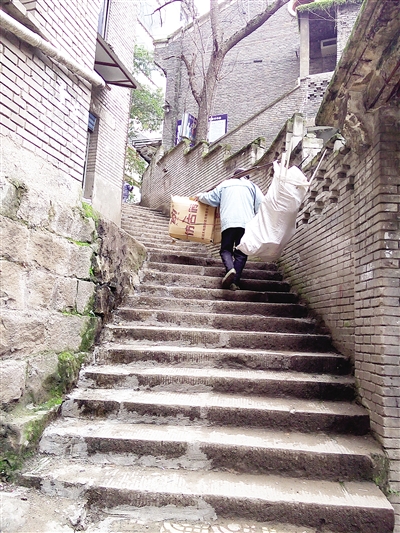 万州鸡公岭巷:闹市深处的幽静老巷 四通八达伴