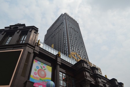 轻奢时代我的时代 南通中南百货用心绽放