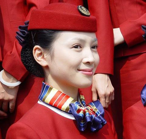 蓝天航空公司的空姐_航空公司员工收入(2)