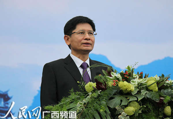 广西壮族自治区副主席蓝天立宣布第四届中国桂林国际旅游博览会开幕