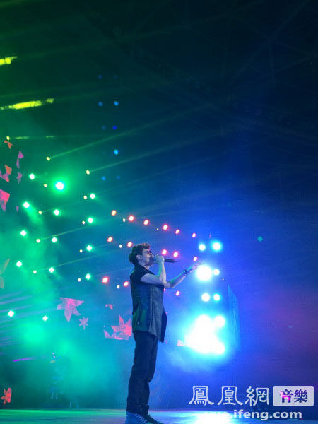 山野领衔中国好声音演唱会唱响虞城