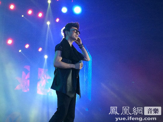 山野领衔中国好声音演唱会唱响虞城
