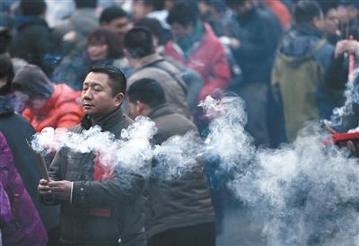 北京雍和宫头香哥排队75小时求平安