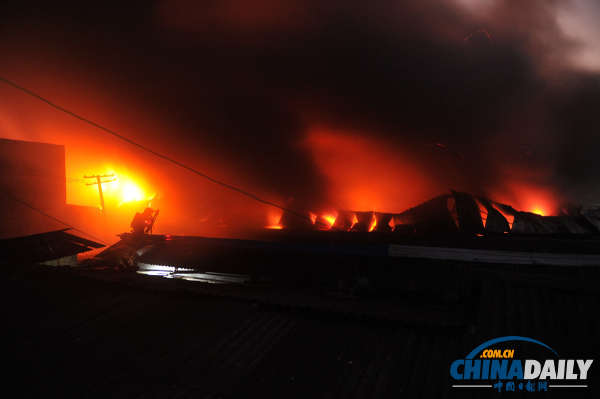 四川双流一仓库发生大火过火面积约3000平方米