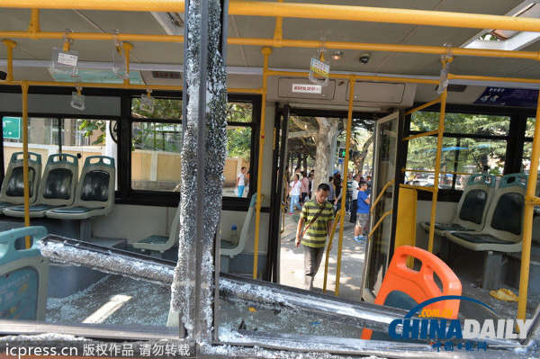 2013年9月30日11时50分许，青岛市广西路和江苏路路口，两辆公交车发生相撞事故。IC/东方IC