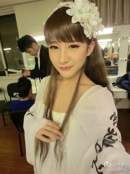 郑州最美伪娘小灿爆红网络 系新一代反串演员