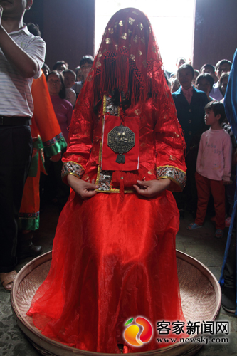 赣州于都:花轿 唢呐 客家婚礼再现传统习俗
