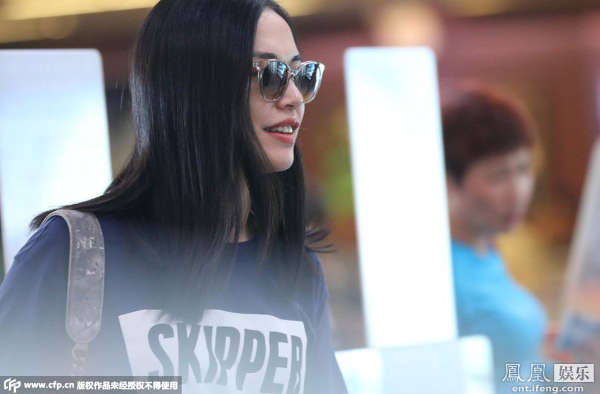  姚晨 获 老公 曹郁送机 挽手 秀恩爱 秒变小女人_海